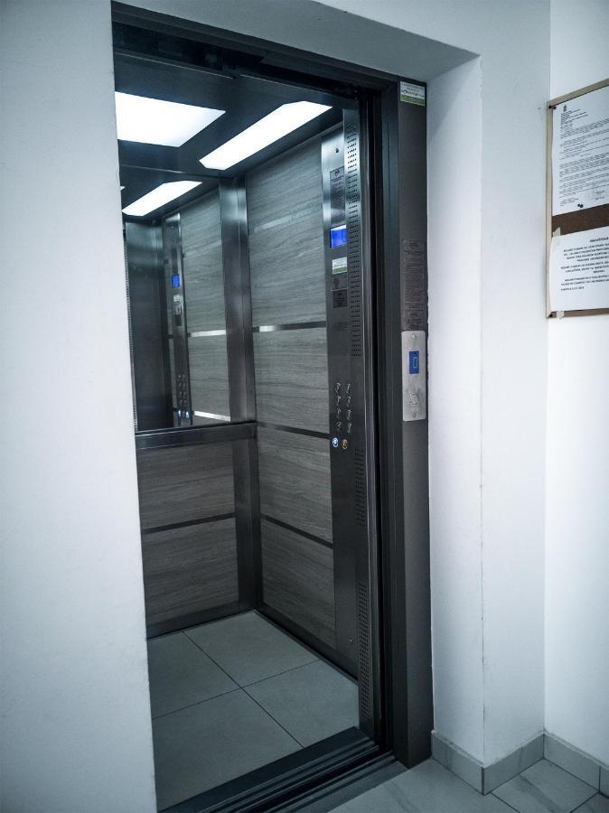 סובוטיקה Raw Industrial City Apartment מראה חיצוני תמונה
