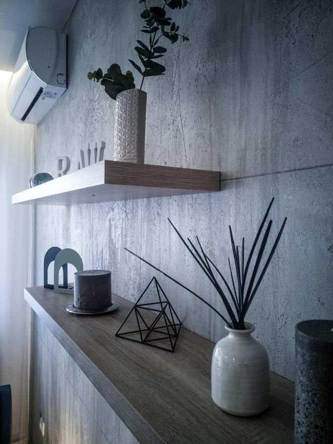 סובוטיקה Raw Industrial City Apartment מראה חיצוני תמונה